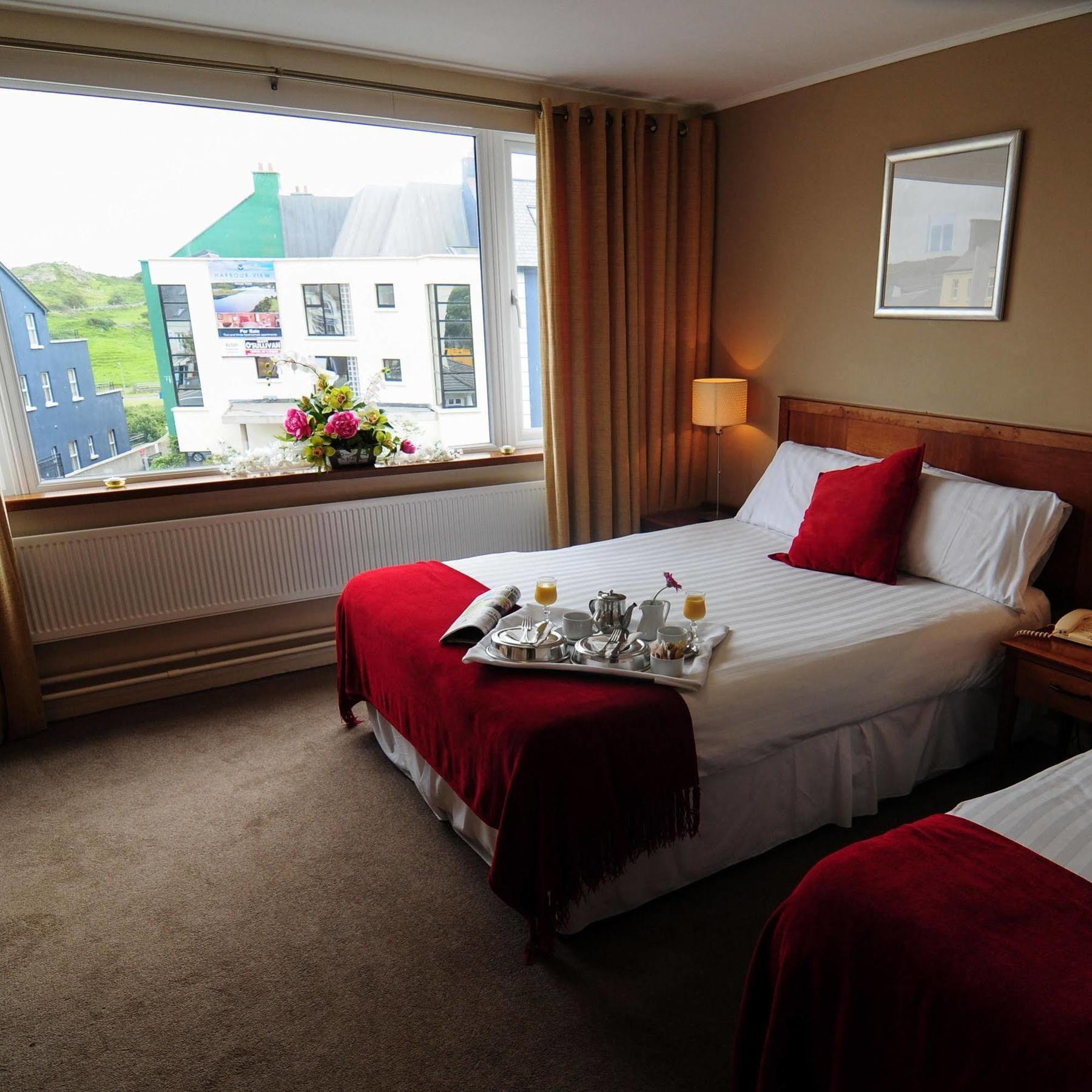 Alcock & Brown Hotel Клифден Экстерьер фото